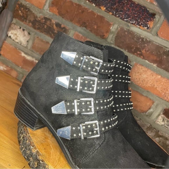 Express Shoes - 𝅺Express Black Booties